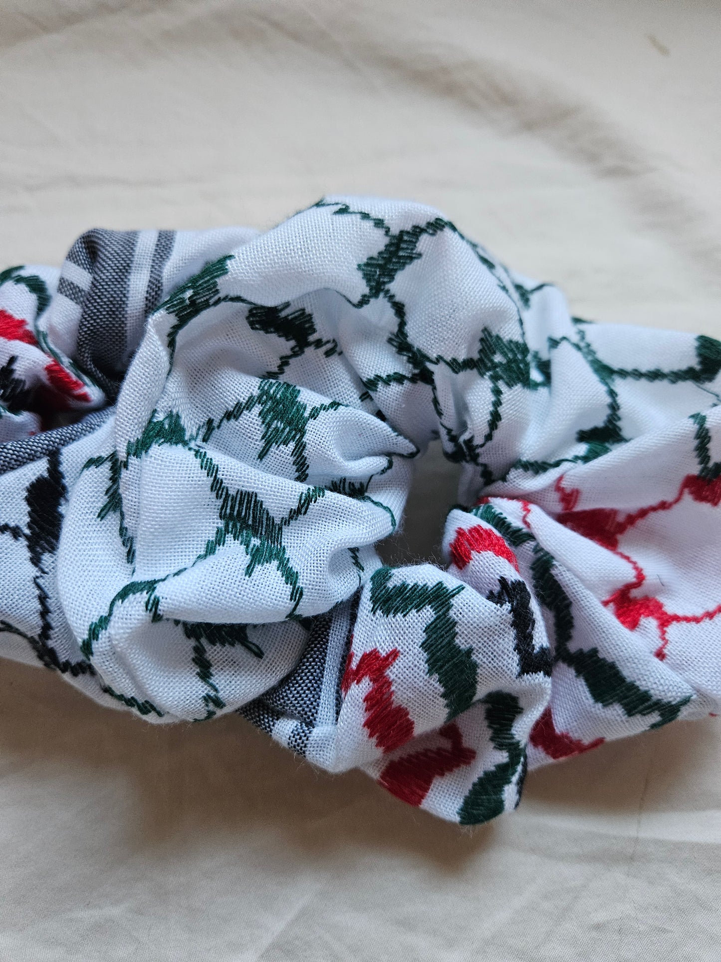 palestine coloured keffiyeh scrunchie