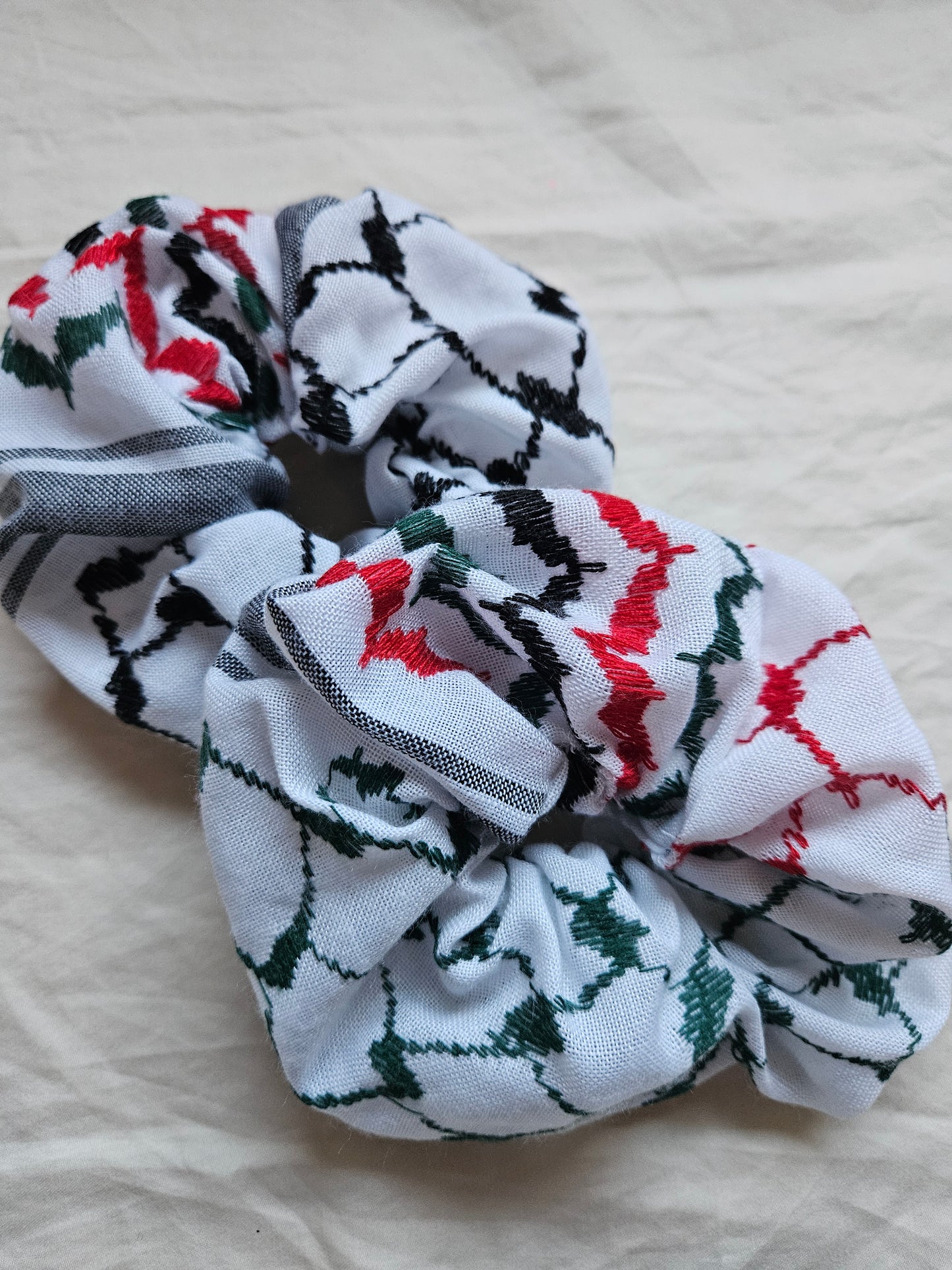 palestine coloured keffiyeh scrunchie